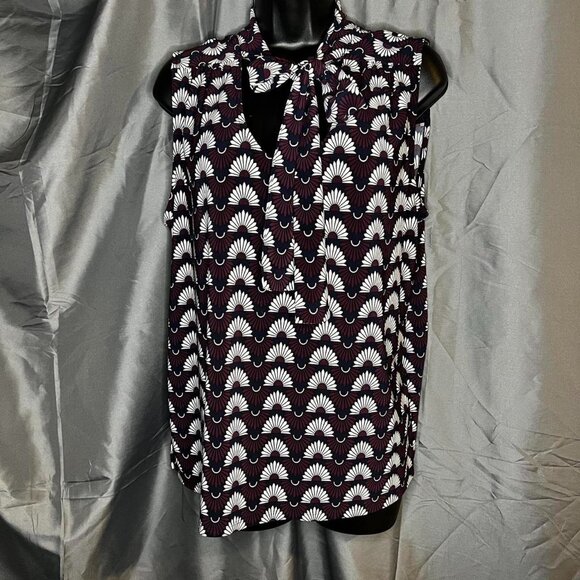 Tommy Hilfiger Tops - Tommy Hilfiger sleeveless v-neck tie top. Size Large